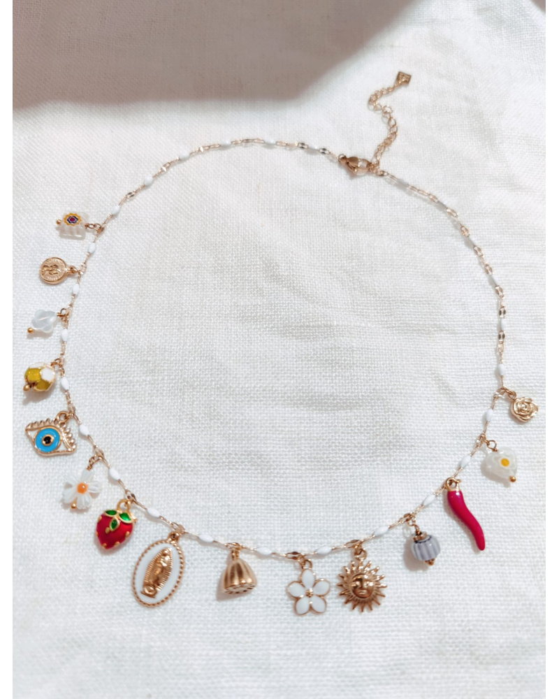 collier-breloques-blanc-dore